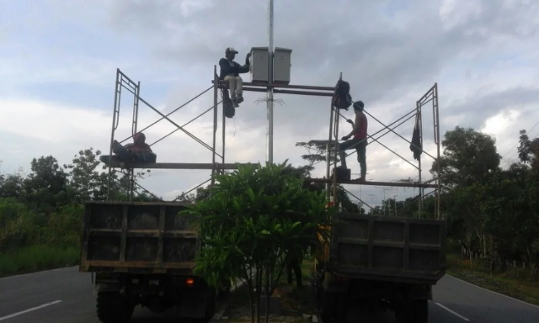 Lampu PJUTS 60W Double Arm - Bontang Kalimantan